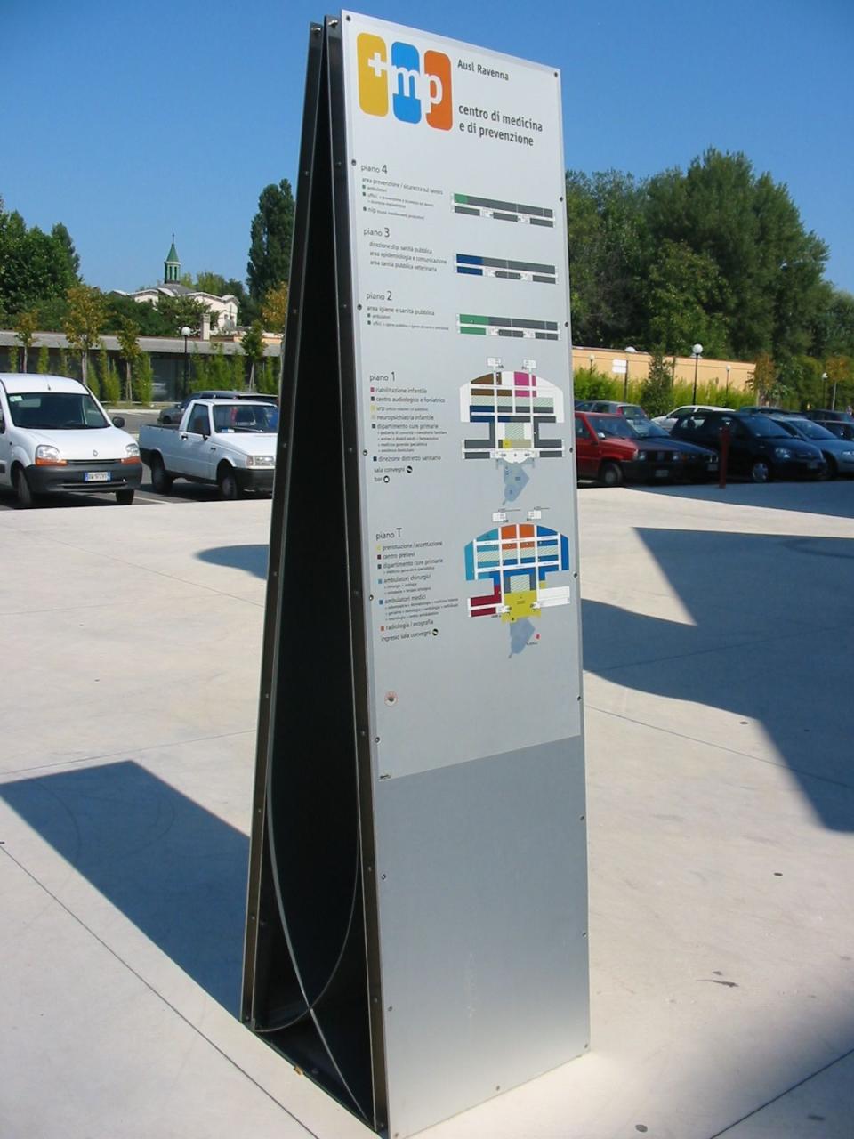 esempio-totem-wayfinding-ospedale